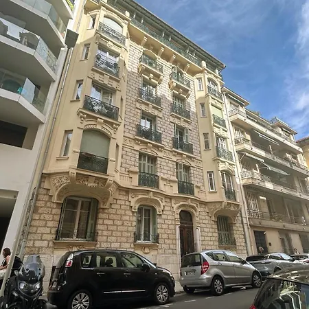 Il Vostro Rifugio Al Centro Di نيس